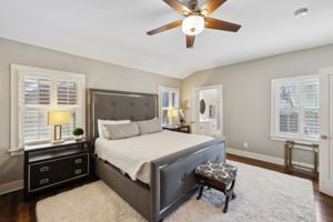 260 E Edgewood Pl