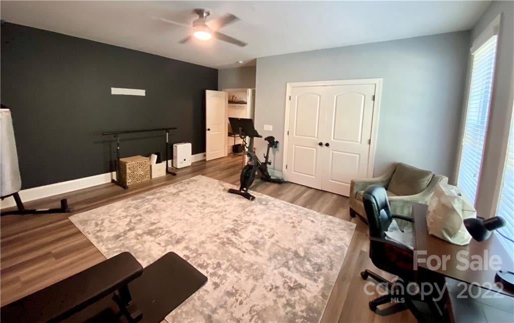 709 Woodcliff Ct