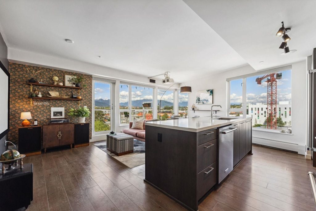 384 E 1st Ave, #615