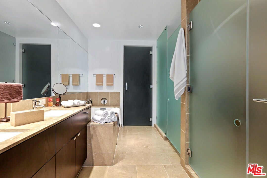 6250 Hollywood Blvd, #5J