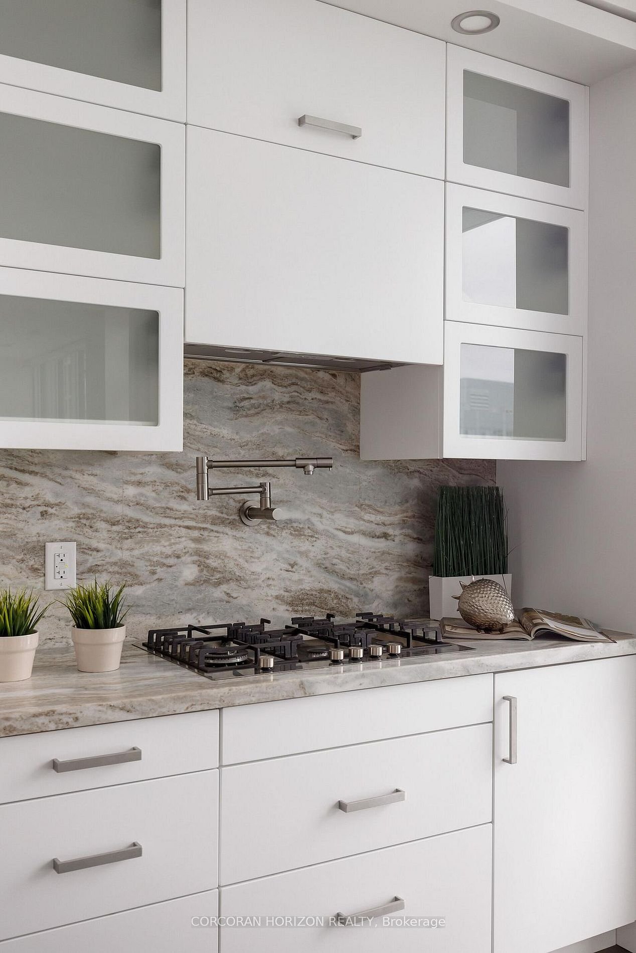 PENTHOUSE OPULENCE BY THE EGLINTON LRT