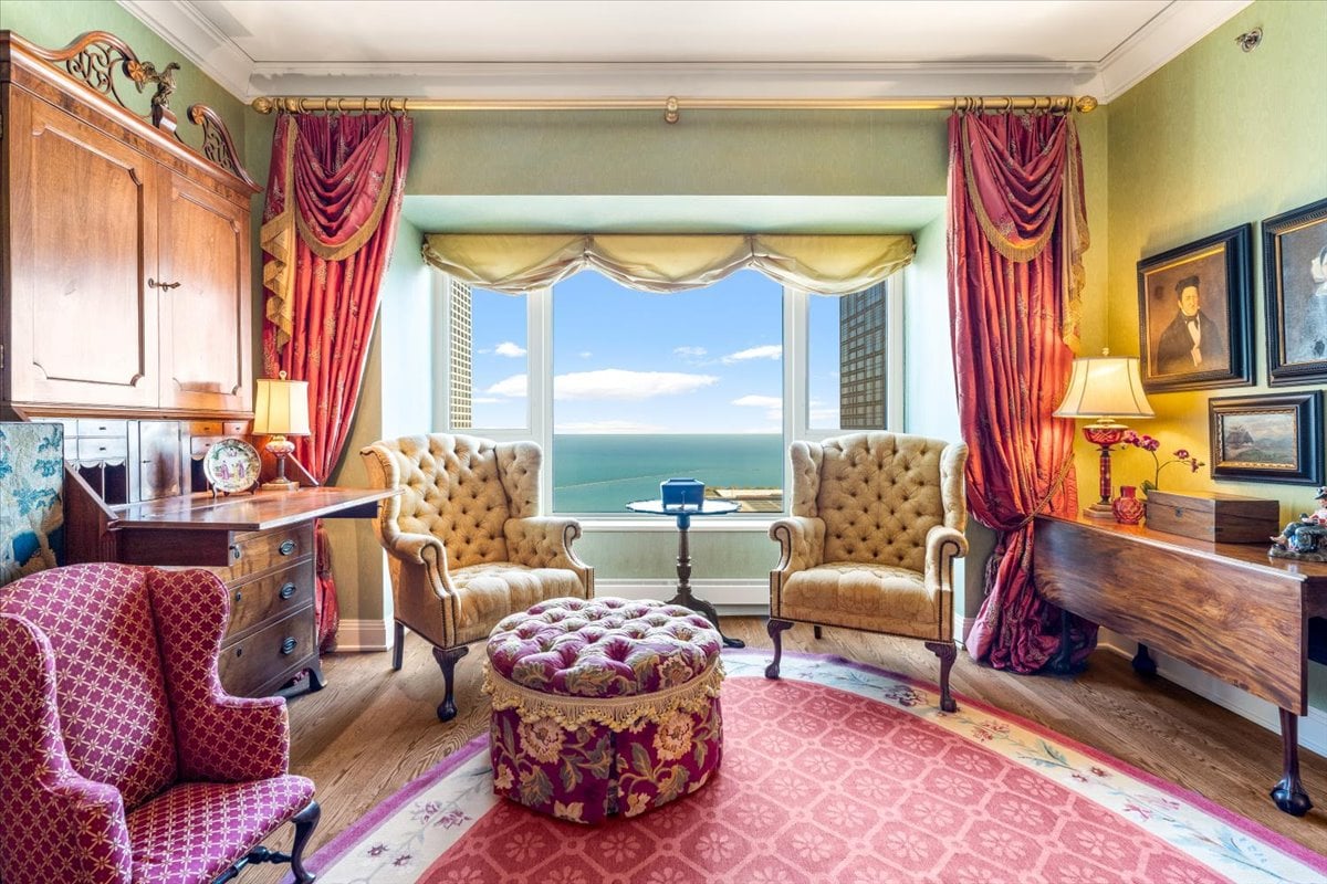 800 N Michigan Ave 5501