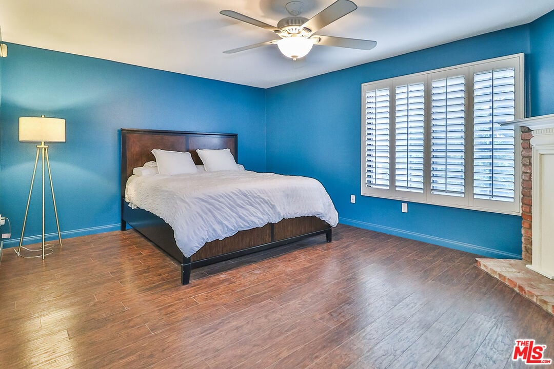 18100 Burbank Blvd Unit 19