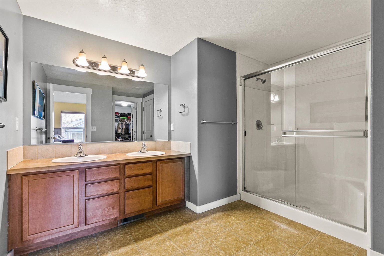 1518 W Carolina Way
