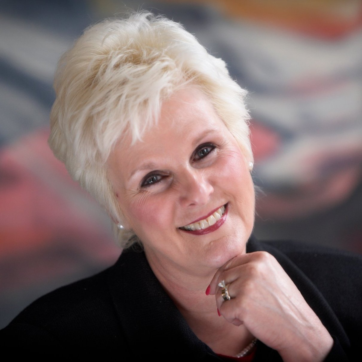Carolyn Catton Peoria Heights, IL Real Estate Agent Headshot