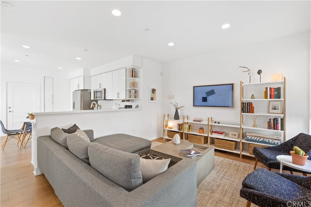 118 S Avenue 50, Unit 301