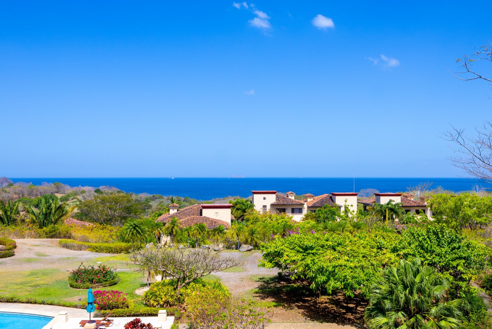 Malinche 321B: Spacious 3BR Condo with Stunning Pacific Views