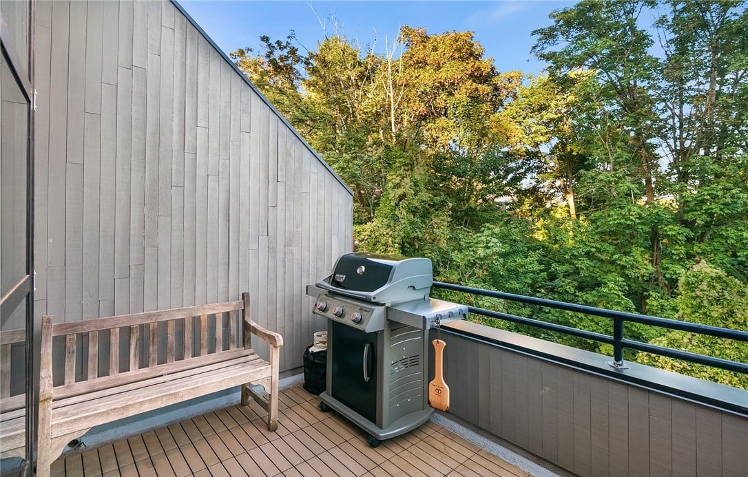 1546 Madrona Dr