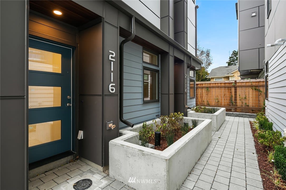 2116 3rd Avenue N, Seattle, WA 98109