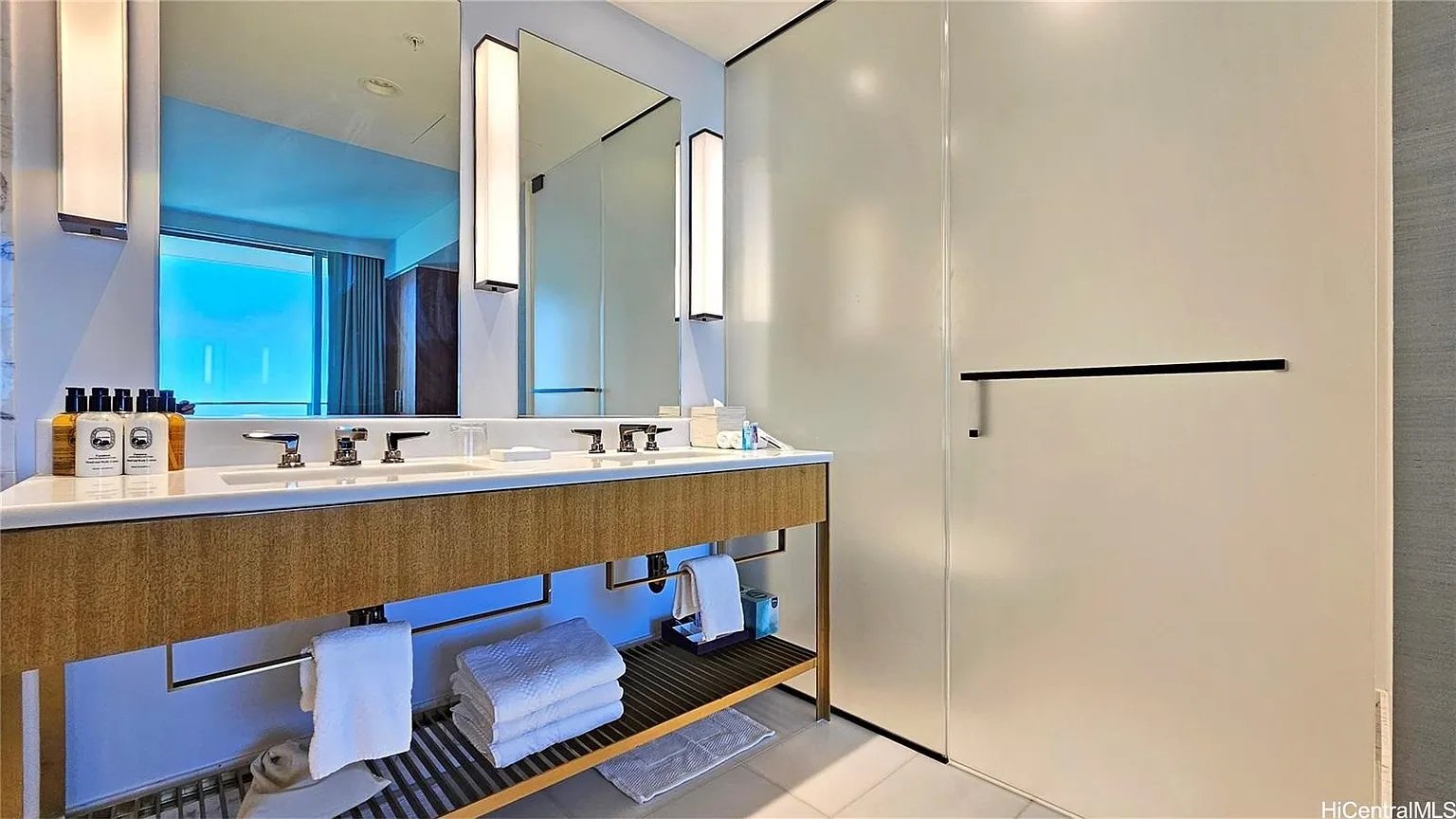 383 Kalaimoku St, #3502