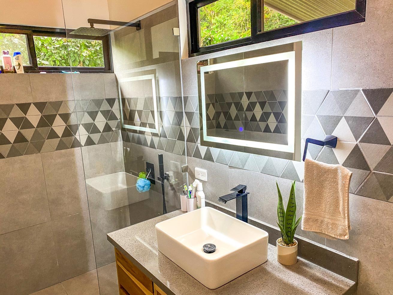 3-Bed Home on Calle Principal Ojochal with River & Jungle