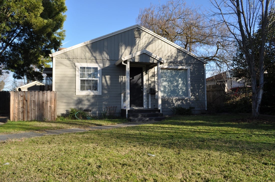 New Listing in Tahoe Park! 3141 Kroy Sacramento, CA 95820