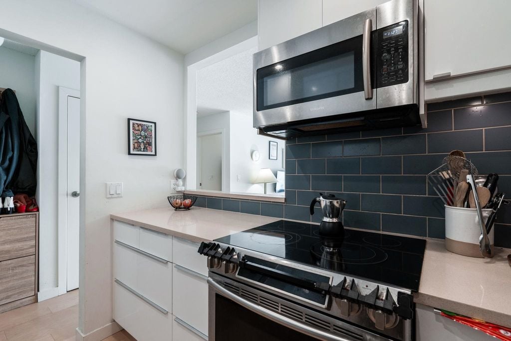 2328 Oxford St, #204