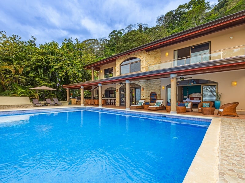 Villa Pacifica: Luxury Oceanview Retreat Steps from the Beach