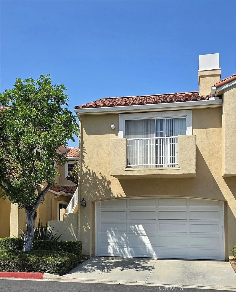 2302 Paseo Circulo