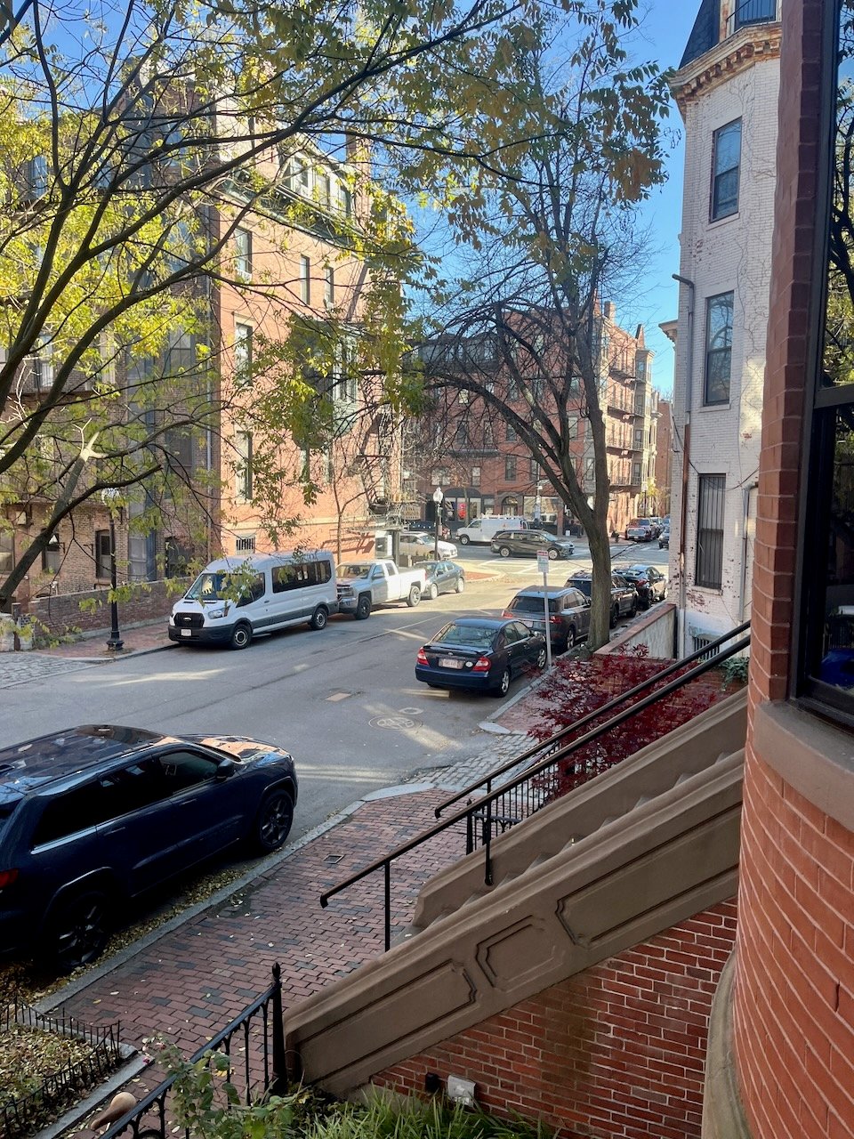 Beautifully Furnished South End Studio Apartment with Central Air/Laundry and more! Available December 1 or 15 or January 1! 