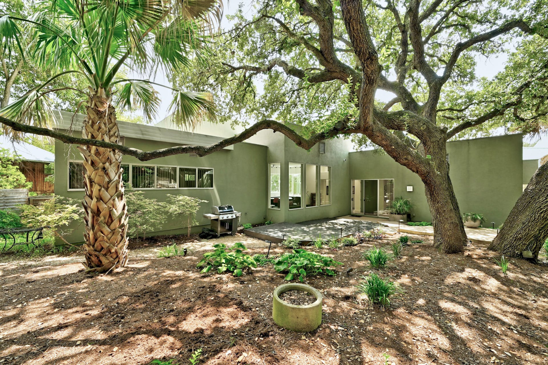 2700 De Soto DR