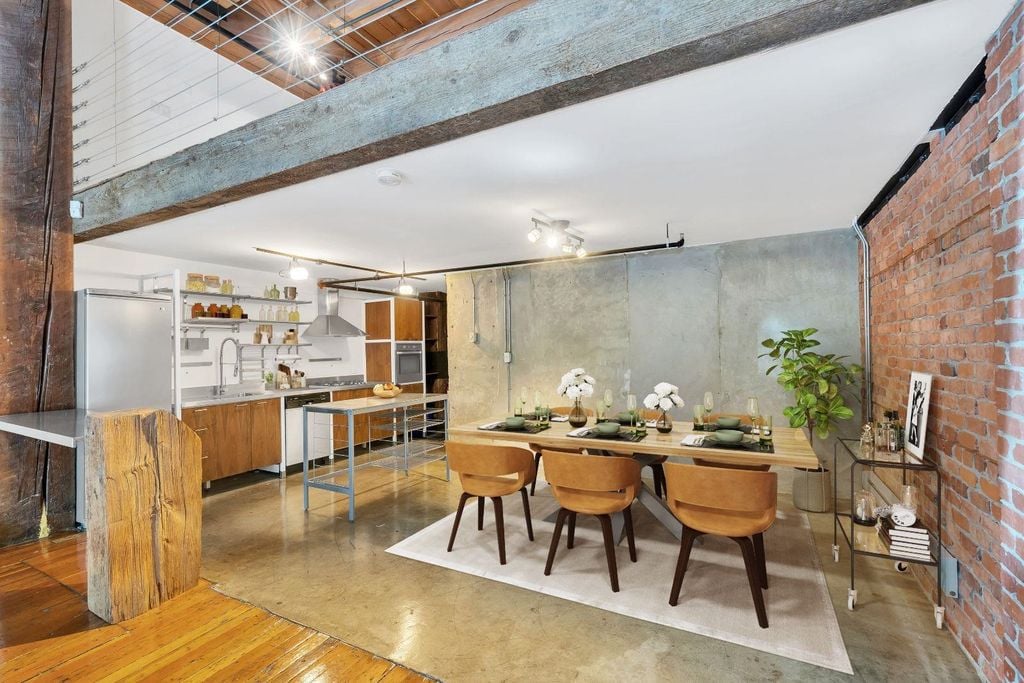 87 E Cordova St