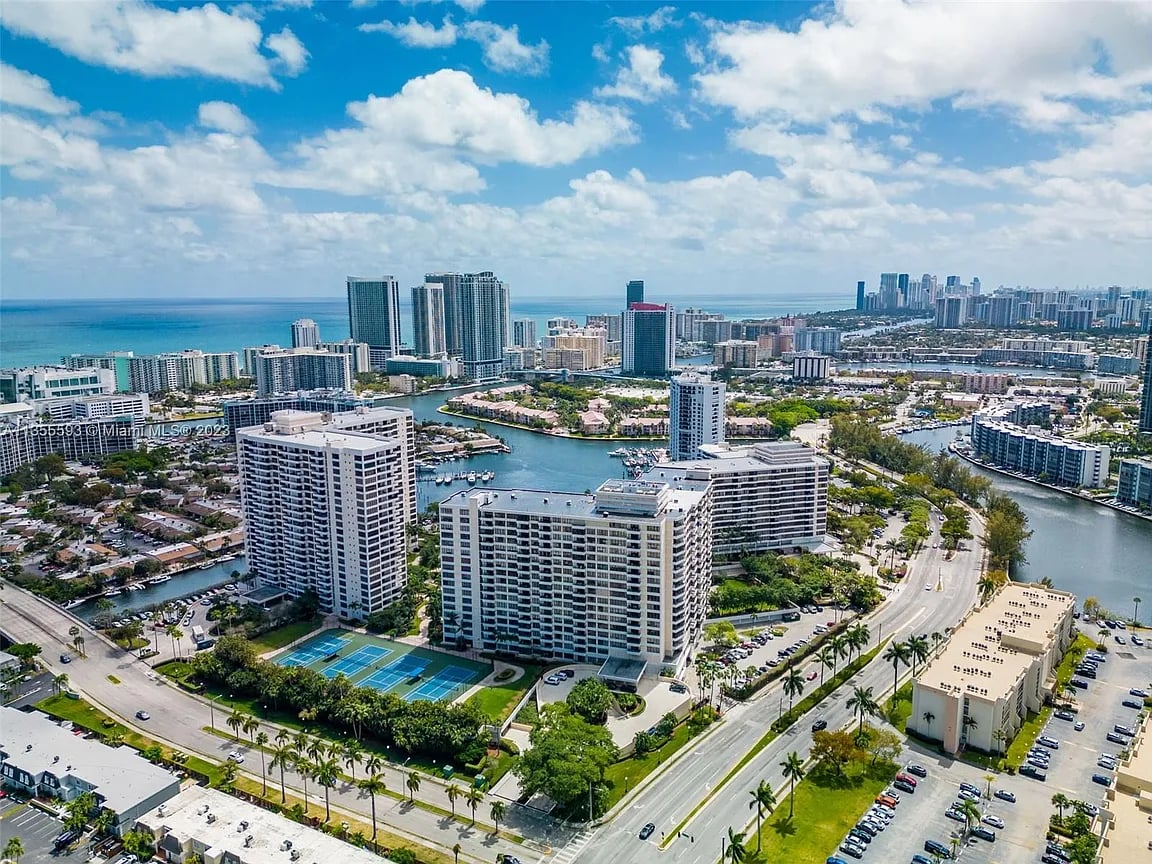 600 Three Islands Blvd APT: 818