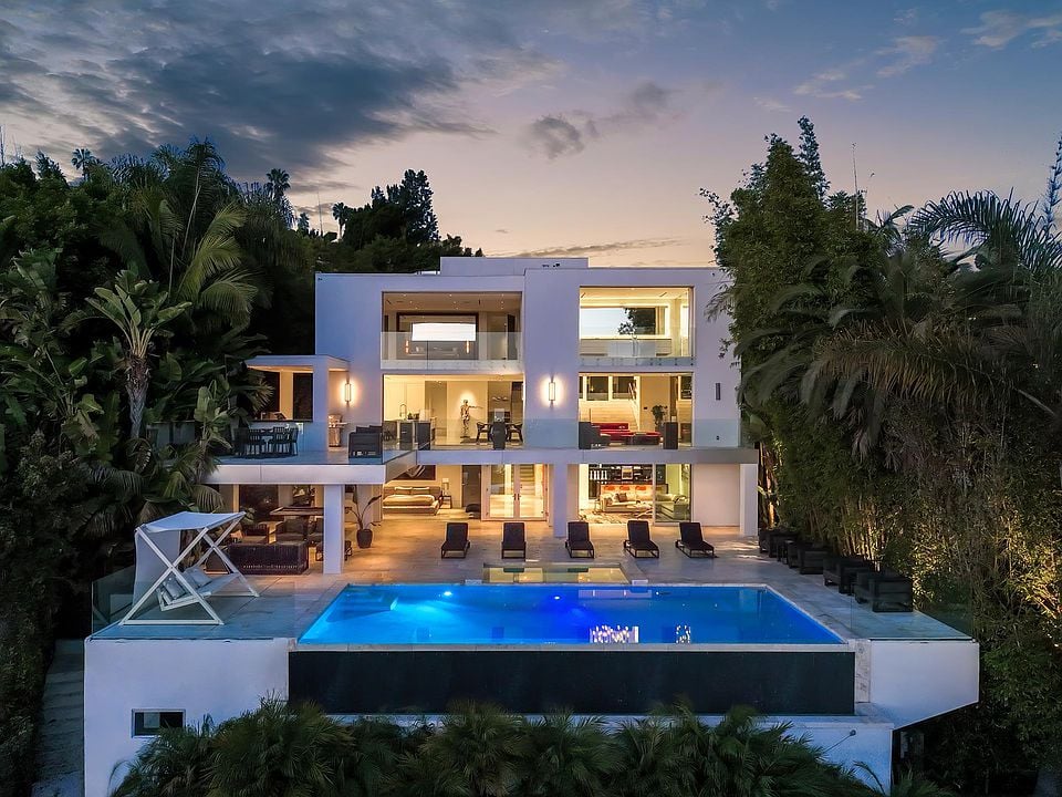9066 St. Ives Dr