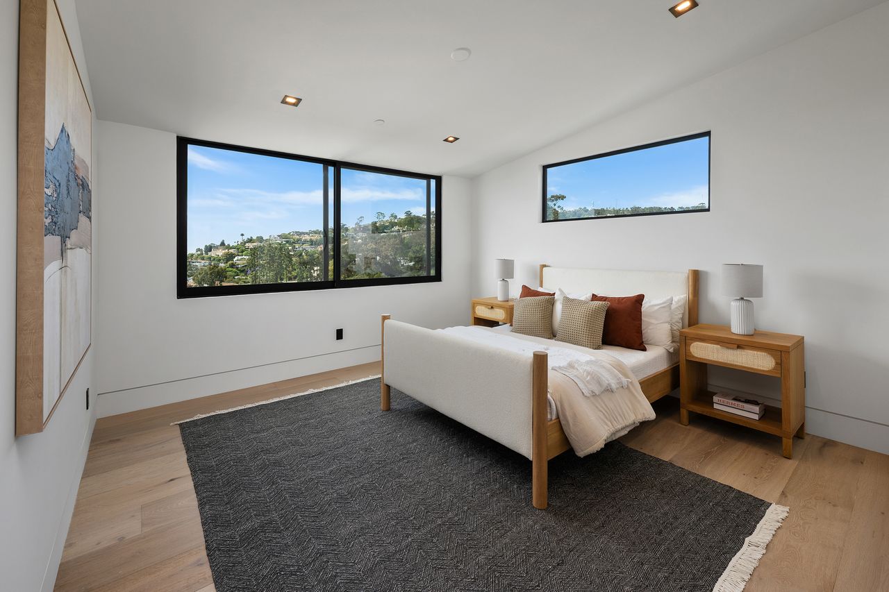 6627 Muirlands Dr, La Jolla, CA 92037