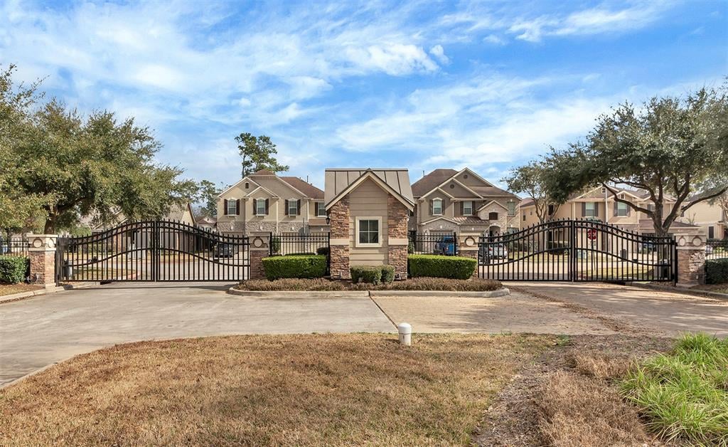 16019 Sweetwater Fields Ln