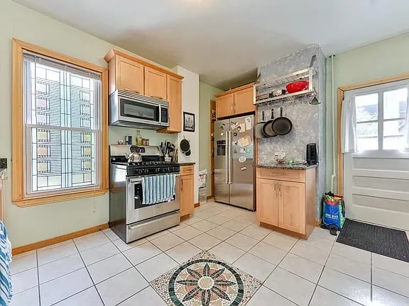 28 Bardwell St