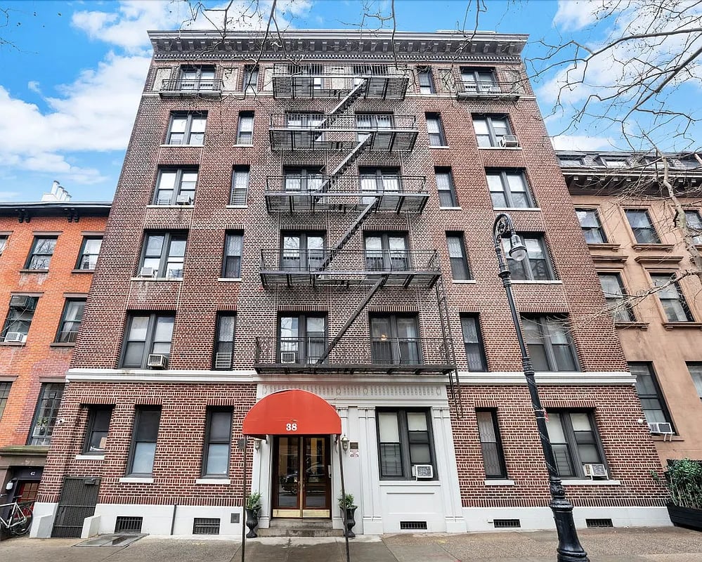 38 Livingston St #23