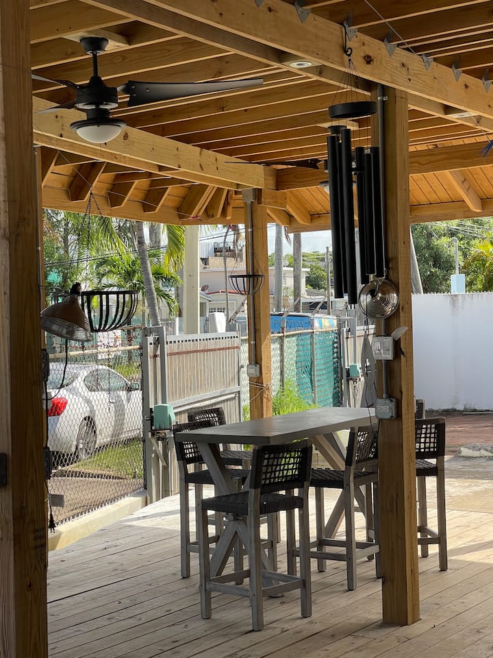 Beach House Apt 10 • 1BR + Sofa Bed • Full Kitchen - Airbnb