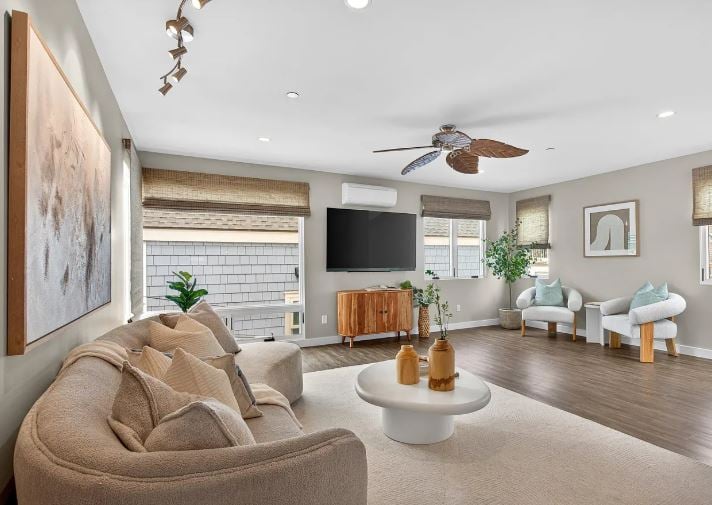 3828 Mission Blvd, San Diego, CA 92109