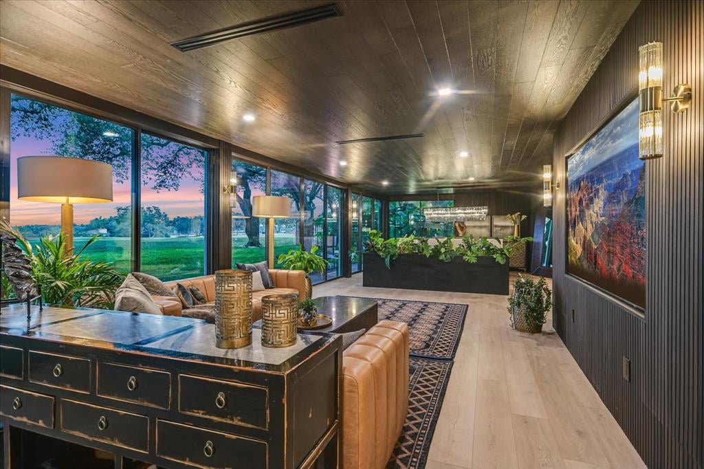 6204 Lost Horizon Drive