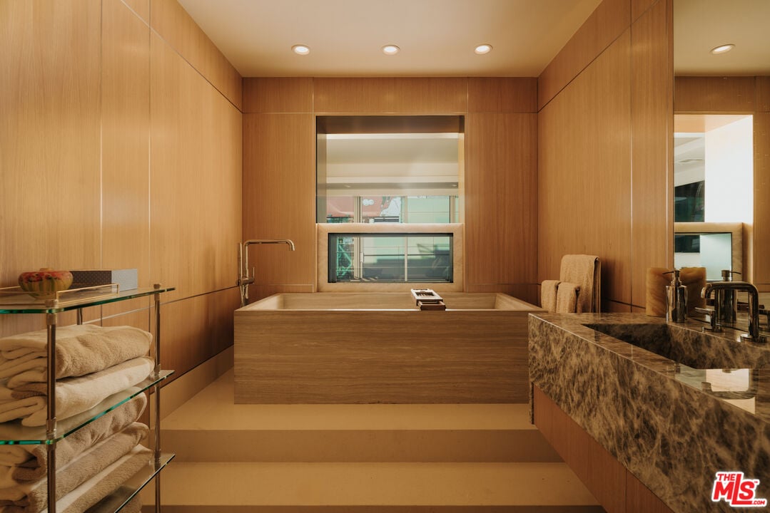 6250 Hollywood Blvd, #14A