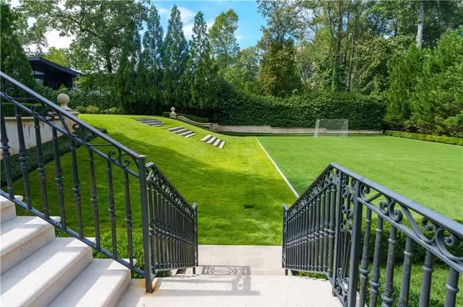 225 Paces Ferry Rd NW