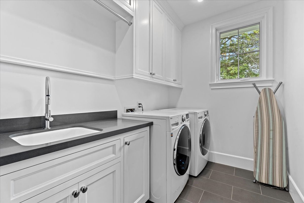 5 ★ 5 En Suite Luxe Stunner in Studio City