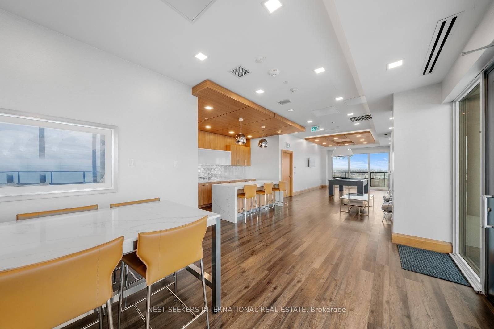LUXURY AT SKYTOWER 