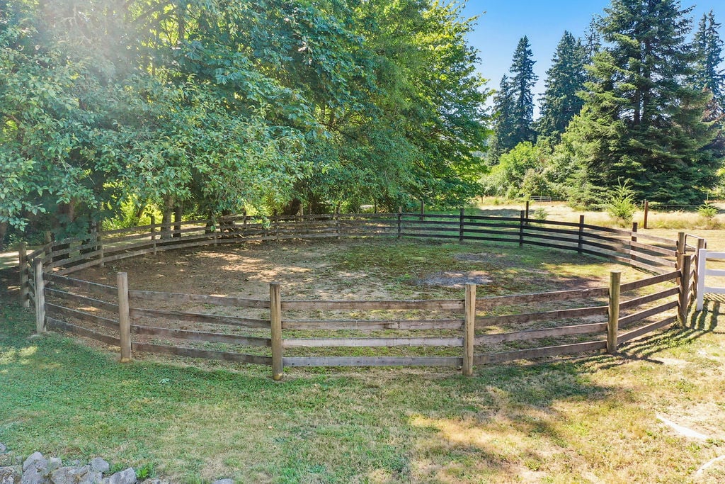 60 NE Davis Farm Road