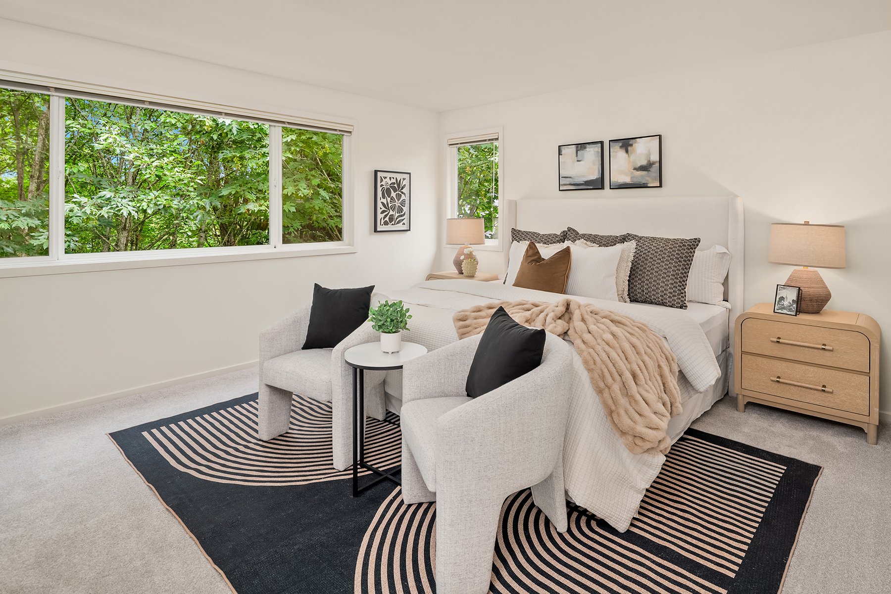 Quiet Elegance in Kirkland: Ideal Location & Natural Beauty