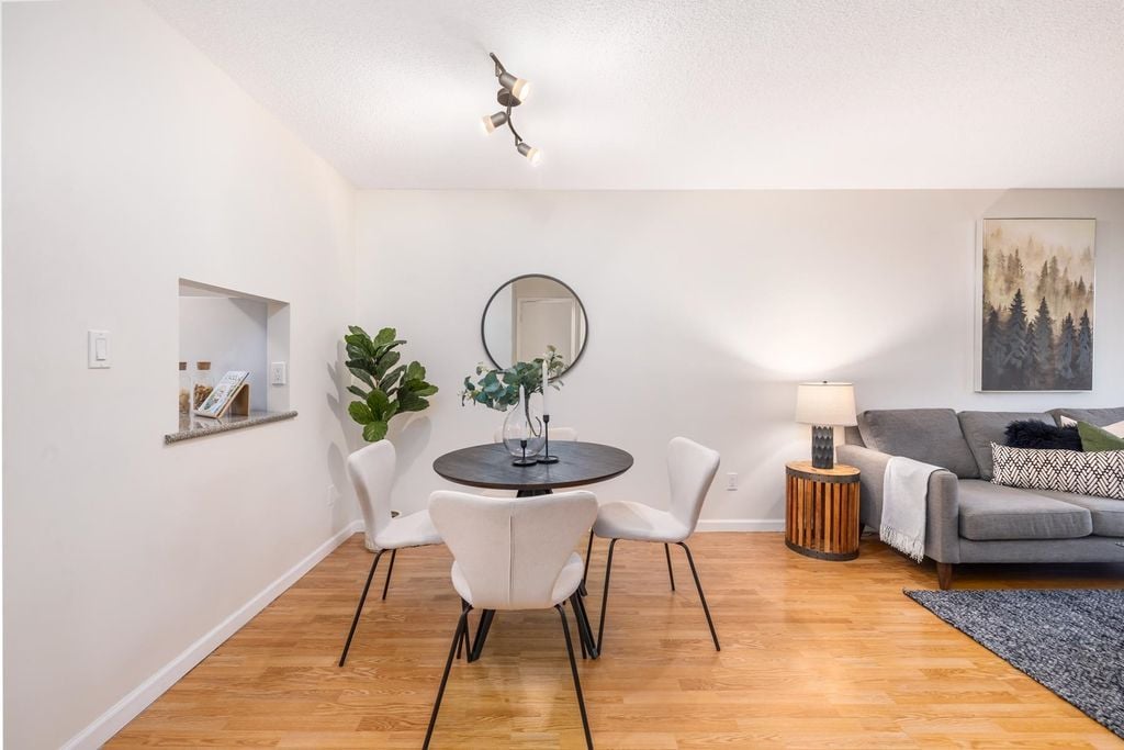 140 E 4th St, #315