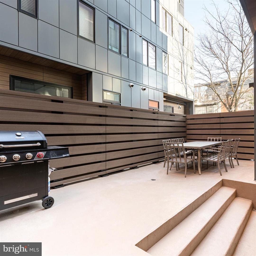 109 S 24th St, Philadelphia, PA 19103