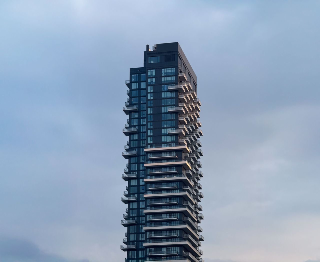 30 Inn on the Park Dr 3104