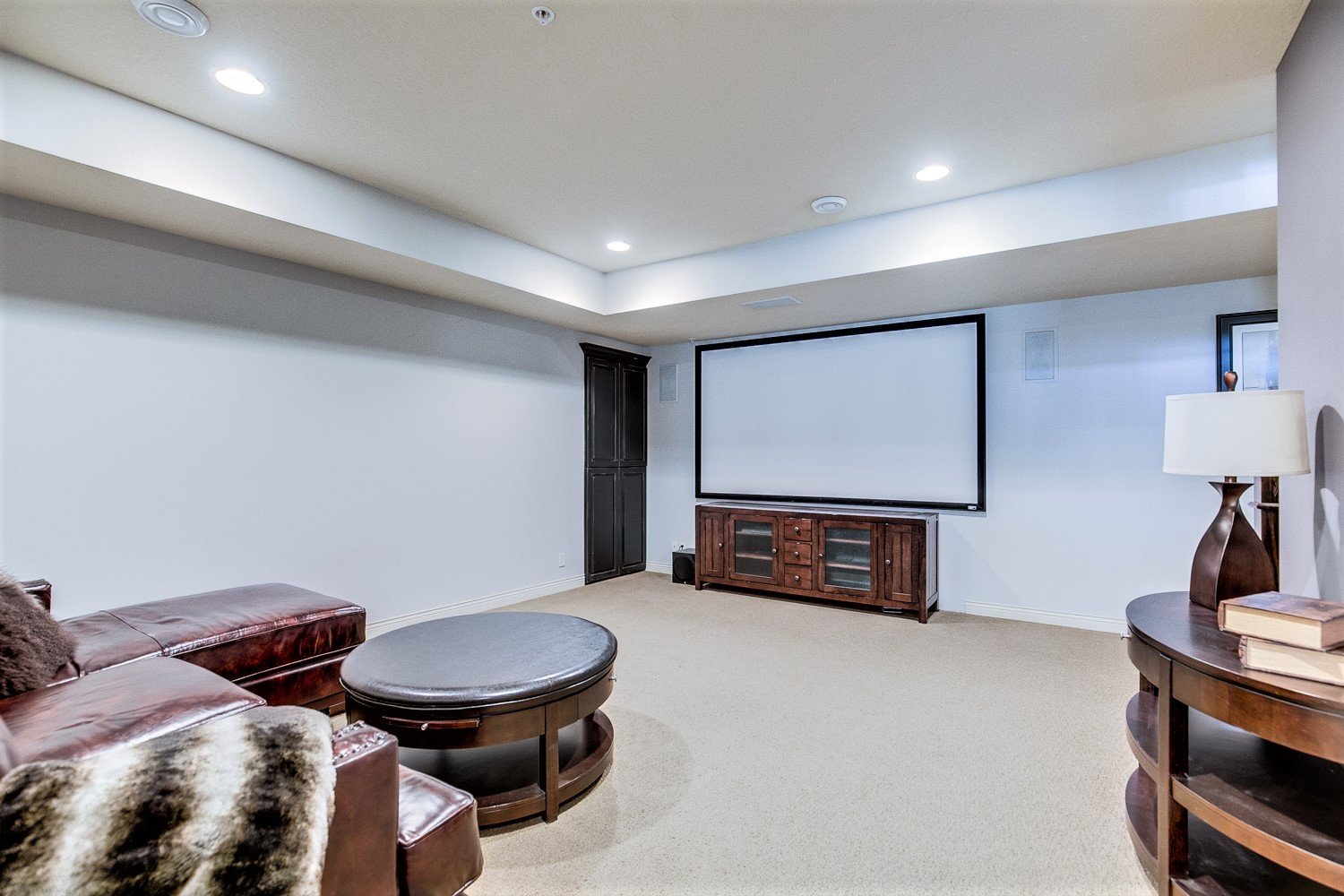 Luxurious Walkout End-Unit in Private Setting