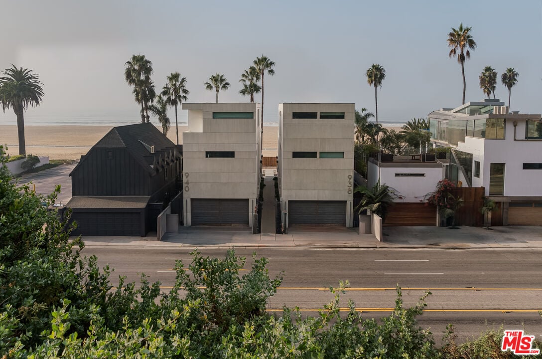 Fairmont Heights, Palisades Beach Rd, 90403