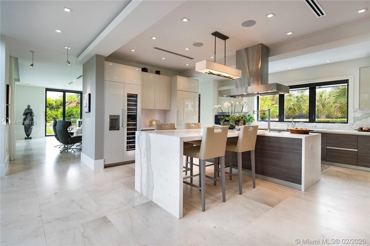 4965/4945 SW 82 St