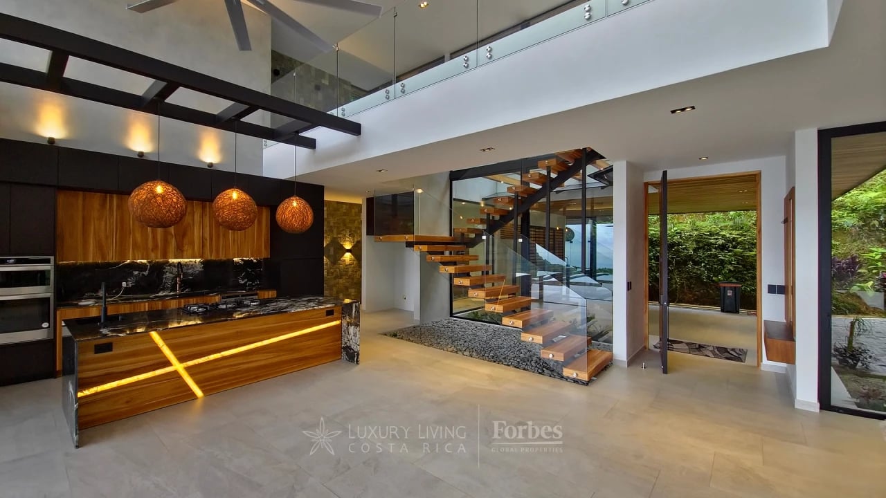 21094N - Luxury Ocean-View Villa in Costa Verde - The Jade Horizon