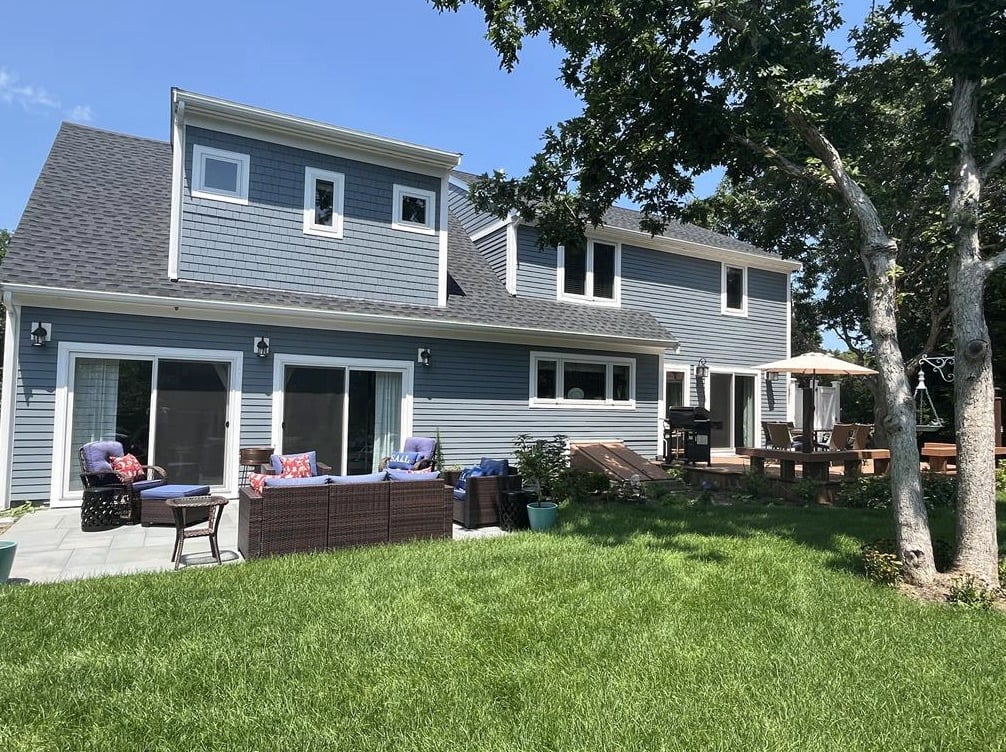 6 Schoolhouse Ln