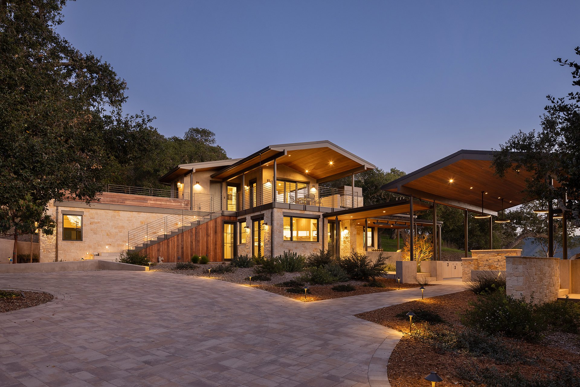 Este Canada | A Tehama Compound