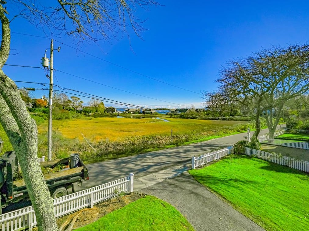 10 Dunham Rd