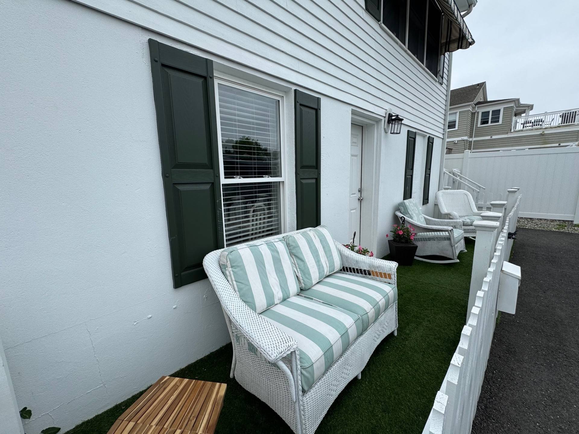 One Bedroom Condo With Outside Seating Area