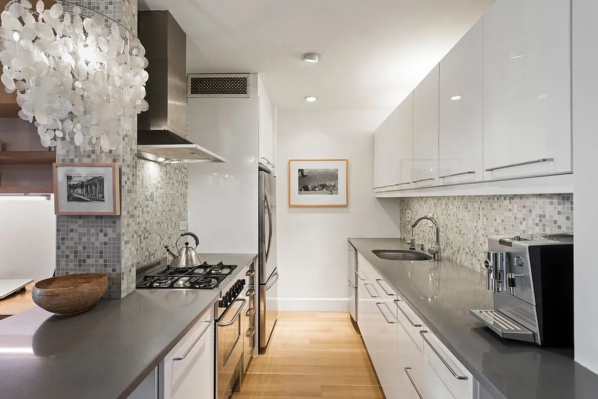60 E 8th Street Unit: 25L