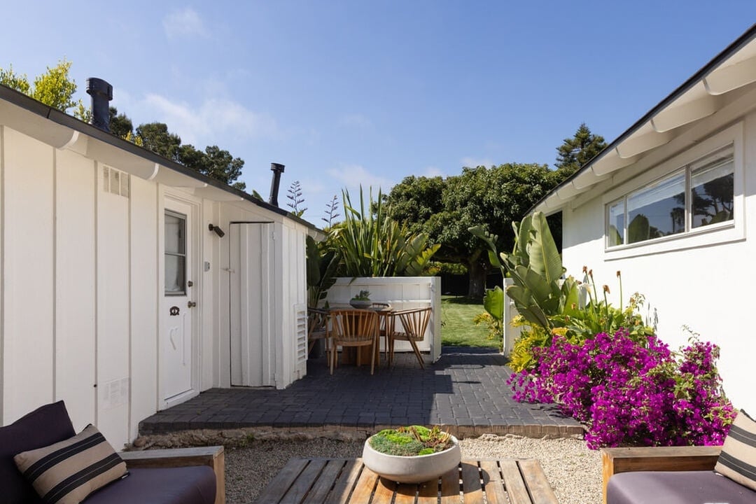 Echelon Pavilion, Grayfox St, 90265